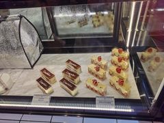 草莓法式奶油蛋糕-黑草莓(重庆路店)