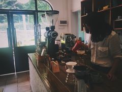 -彳亍咖啡·这里(水湾路店)