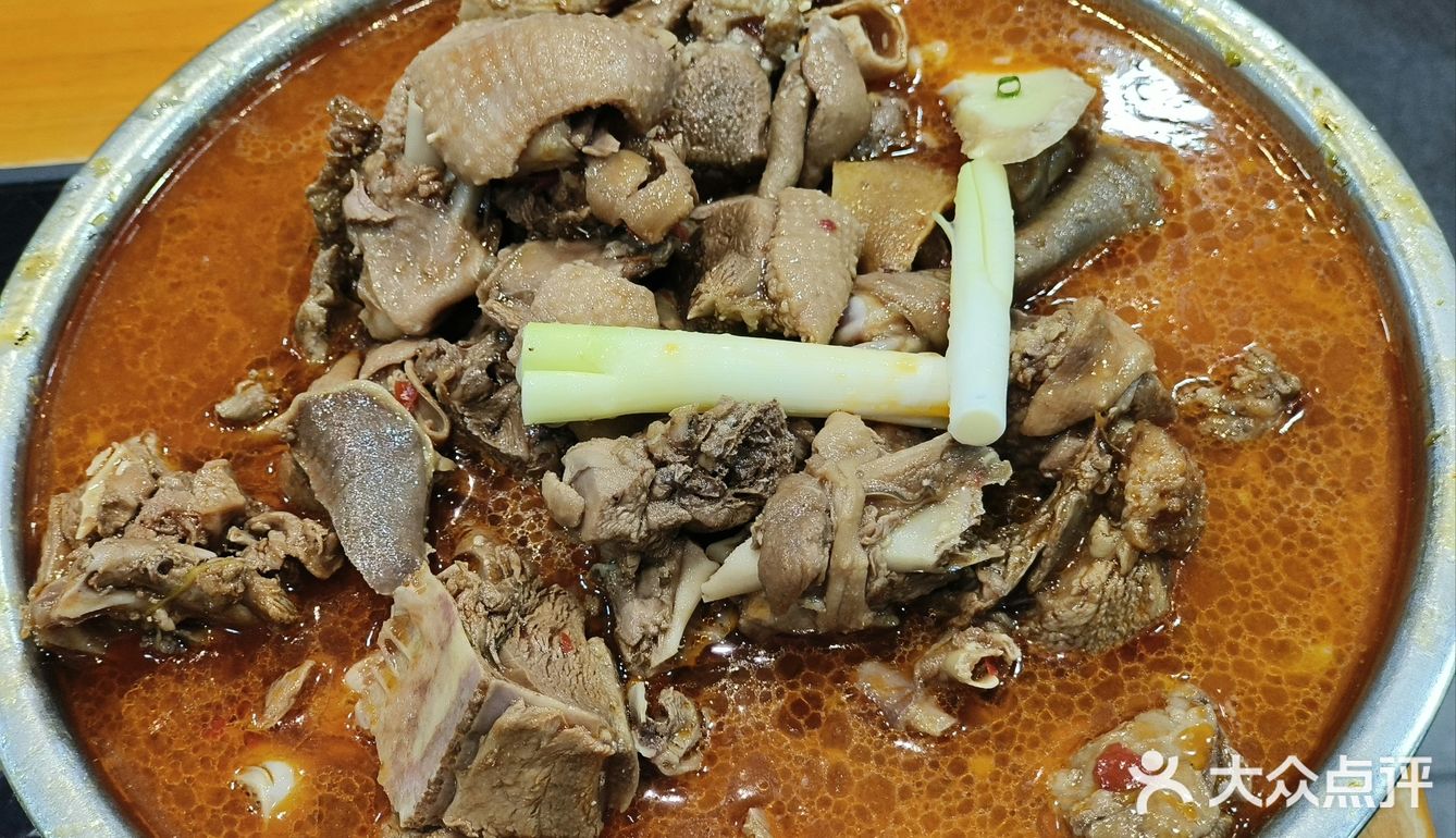 据说这是玉林最好吃的东北铁锅炖！你吃过了吗？