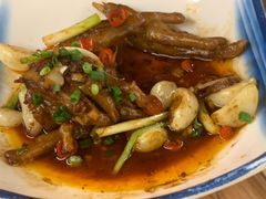 老武汉烧鸡爪-霄汉牛三鲜湖北砂锅菜(万松园2店)