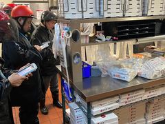 -必胜客(龙吴宅急送店)