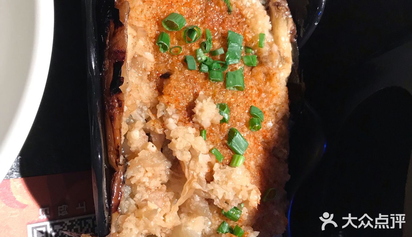 烤猪手16元有三块，挺划算的，味道也不错