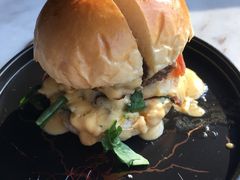 双层牛肉芝士汉堡-The Rug Cafe(王府中环店)