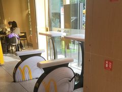 -麦当劳(中二横路店)