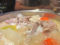澳门鸡脚猪骨煲-官也街澳门火锅(新源里店)