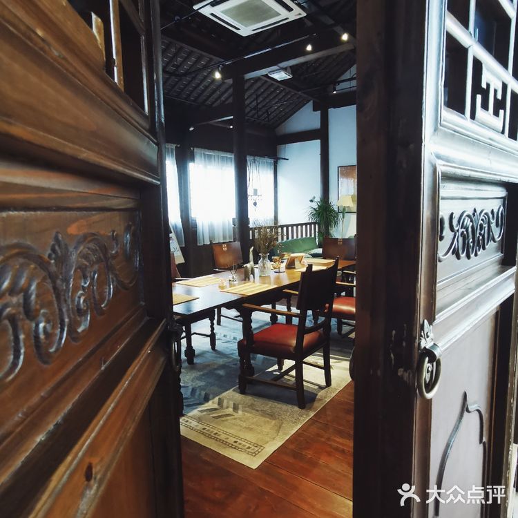 在这样的咖啡馆里感受着古今中外