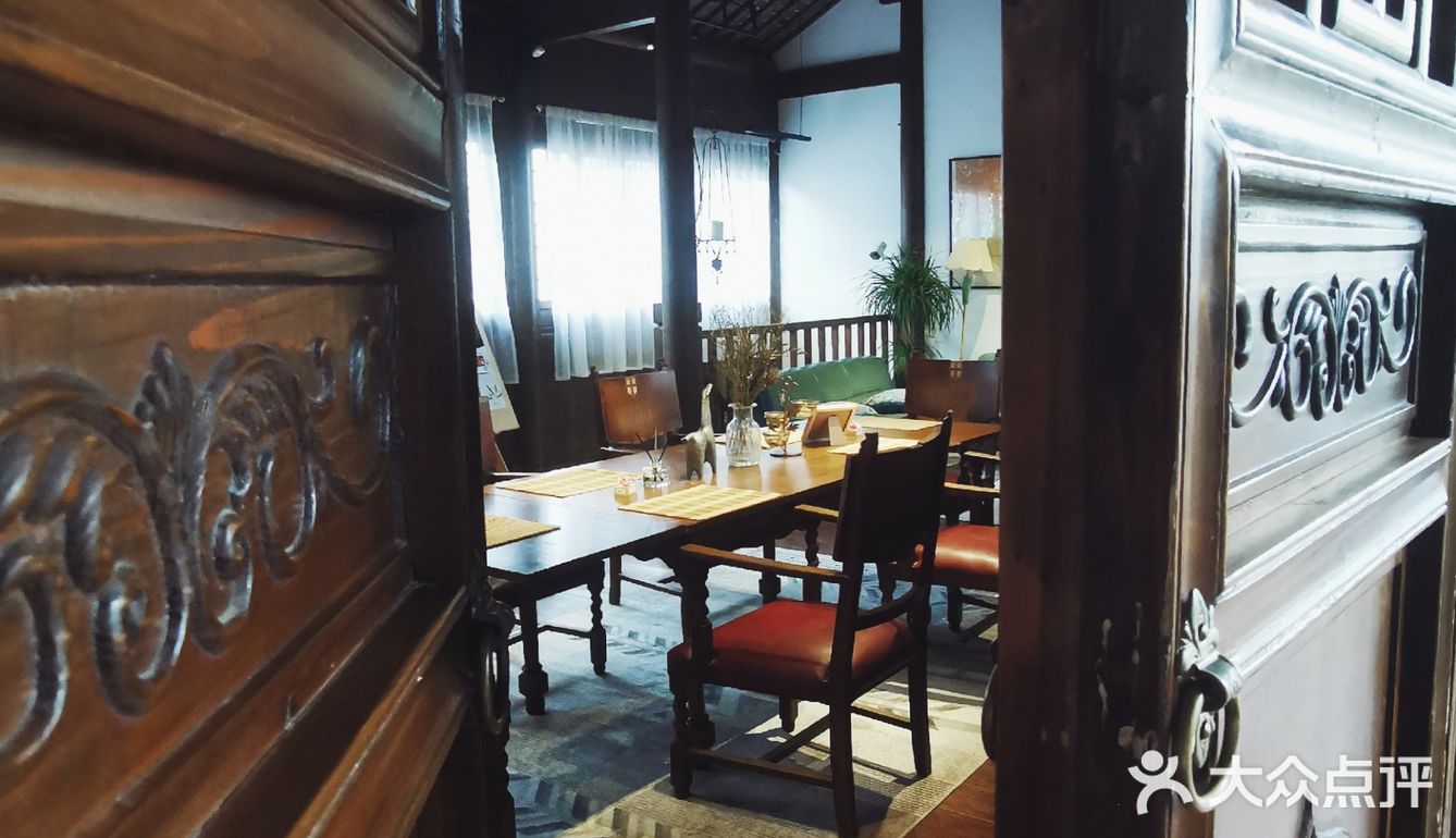 在这样的咖啡馆里感受着古今中外