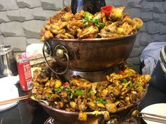 双层铁锅牛蛙-巴四老城区炭火蛙锅(张江店)