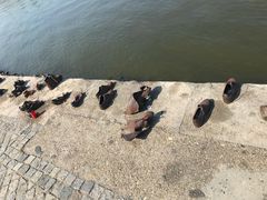 -多瑙河畔鞋履雕塑