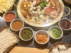 -顶顶汤火牛排火锅·经典铜锅涮肉