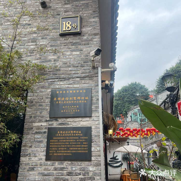 龙门浩老街的江景餐厅位置太好了,坐在这喝茶吃饭我能呆半天