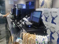 -瑞幸咖啡(田贝地铁站D出入口店)