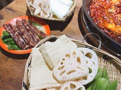 -四小区火锅·巷子里的重庆火锅(花照壁店)