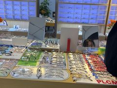 -天空之镜眼镜店蔡司依视路配镜授权零售店(望京颐堤港店)