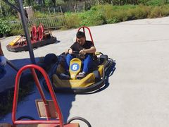 -百里峡七彩艺术小镇