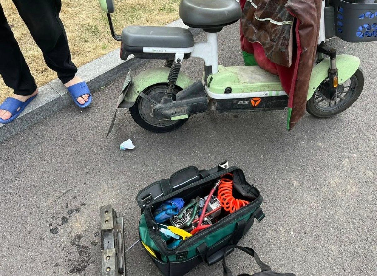 电动车坏在半道的话太着急啦