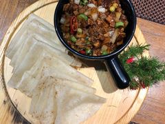 黑三剁配薄饼-雀舞云南菜(乐客城店)