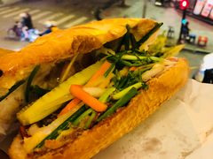 -Bánh Mì Huynh Hoa
