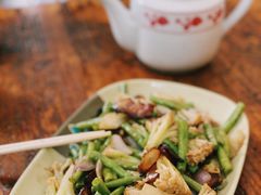 腊肉炒菜花-文记煲仔饭