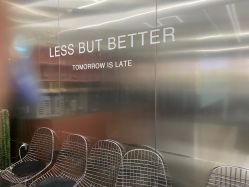 -LESSMORE科技头皮理容中心