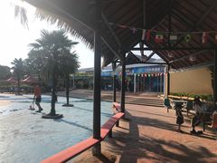 -黄河谷马拉湾海浪浴场