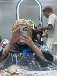 -Tloml salon