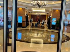 -深圳富苑皇冠假日套房酒店