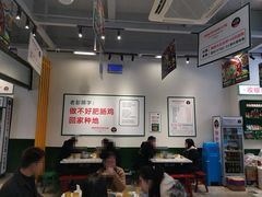大堂-晓彭肥肠鸡·泡椒鸡火锅(水木天地店)