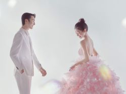 -至臻微拉婚纱摄影