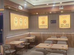 -花馬肆.云南过桥米线(汉神购物广场现场熬汤店)