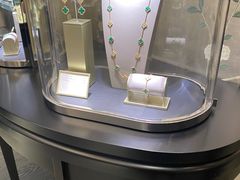 -梵克雅宝(国贸商城店)