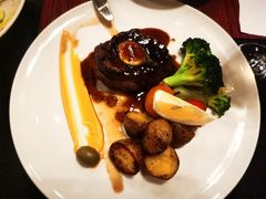 碳烤肉眼牛排及秘制牛排汁-WOLFGANG PUCK KITCHEN & BAR(迪士尼小镇店)
