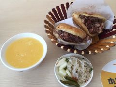 -闫家驴肉老店(华电一校店)