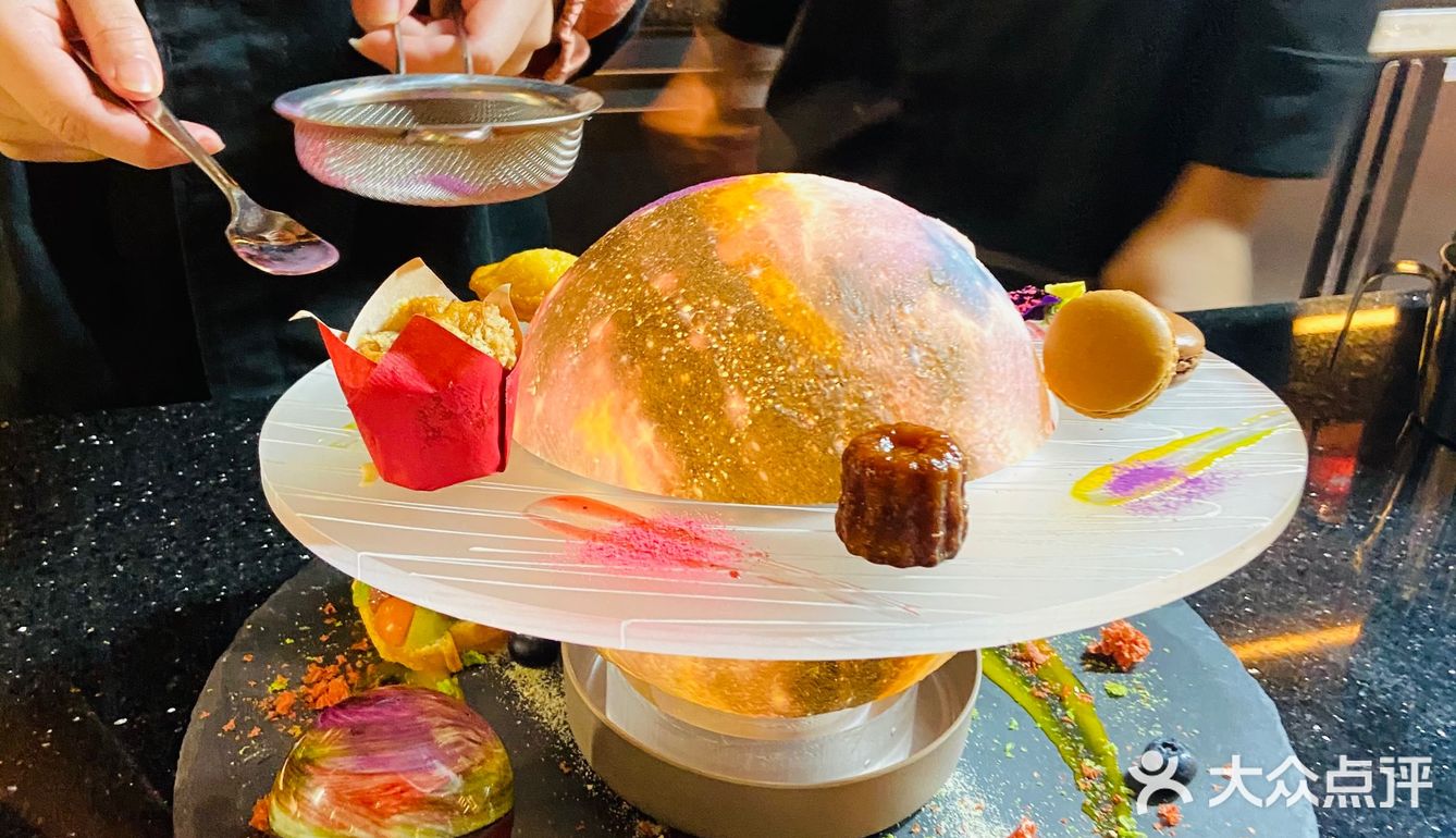 未来感十足的西餐厅🍴？！还是酒吧？！
