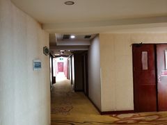 -维也纳酒店(深圳国际会展中心沙井上南店)