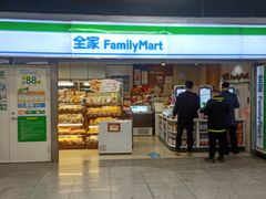 -全家便利店(上海南站站店)