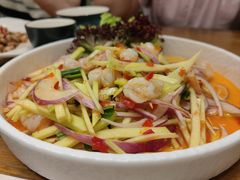 青芒果拌开胃虾-老滇山寨•云南特色菜•地方菜•民族风情歌舞表演(呈贡店)