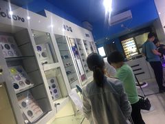 -提一眼镜·蔡司·依视路(小寨店)