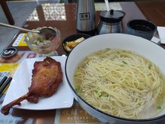 -百年老字号·观振兴蟹黄面·三虾面·苏式面(观前街富仁坊巷店)