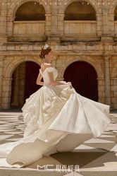 -现代经典婚纱摄影