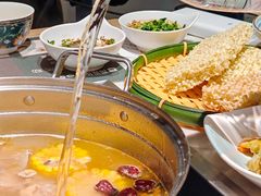 -尚尚仙·酸汤猪手·猪肚鸡火锅(华联万柳购物中心店)