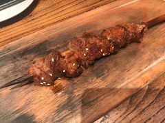 红柳羊肉串-阿里家·新疆烤肉酒場 by MIG