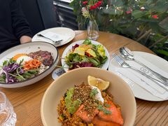 牛油果三文鱼波蛋谷物碗-gaga(深圳南山益田假日广场店)