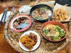 -爆炸头阿姨小四川正宗川味小吃(无任何分店)