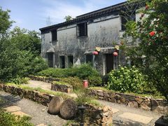 -田园东方蜜桃村的田野营地