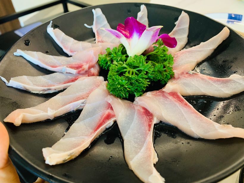 「脆皖鱼片」鱼片是最后涮旳,会加点高汤再涮.