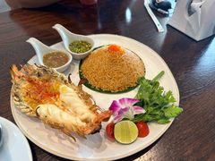 -Chom Cafe and Restaurant