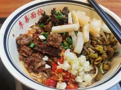 麻辣鸭子和麻辣牛肉双拼-李易面馆(树木岭店)