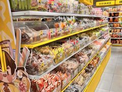 -咻啵翔翔零食基地(万达广场店)
