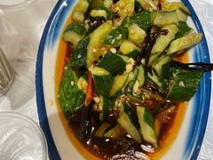 凉拌黄瓜-霄汉牛三鲜湖北砂锅菜(万松园2店)
